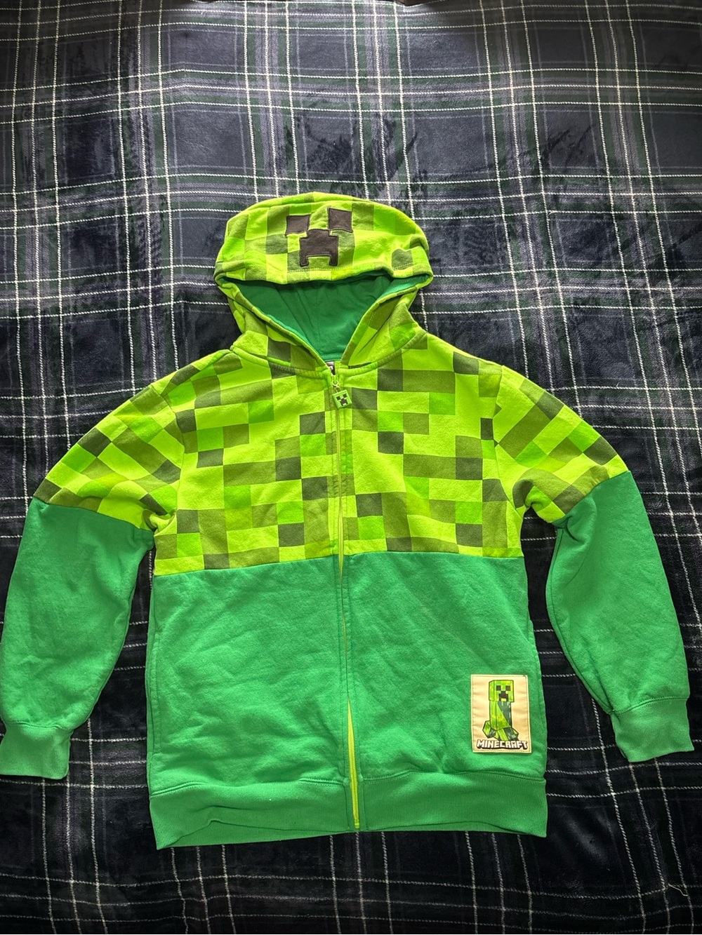 Boys Minecraft green zip up hoodie.Size XL.